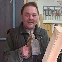 Tercera generación de carpinteros en Mataró trabajando en proyectos de carpintería moderna